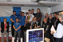 Varpaisjärven Viren punnertajat korkeimmalla korokkeella 