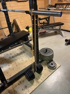 Kumin kiinnitys käsipainoon