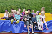 Heinäkuussa 2016 Alle kouluikäiset keskiviikkoisin klo 18-19, ohjaajina Anne Eskelinen ja Jaana Suuronen. Kuvan ottanut Sari Vainikainen