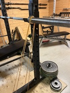 Kumin kiinnitys räkin alatolppaan